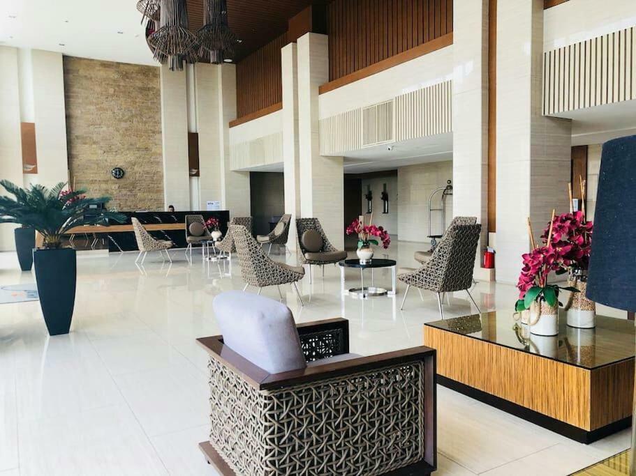 Taal Lake View Wind Residences By Smco Tagaytay City Exterior foto
